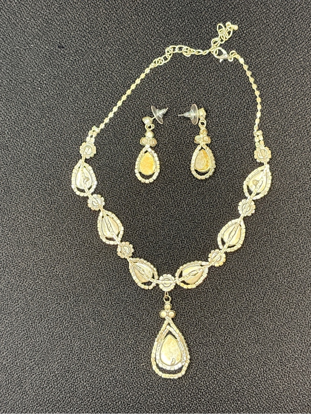 Elegant Black Teardrop Crystal Necklace and Earrings Set - Picture 7 of 13
